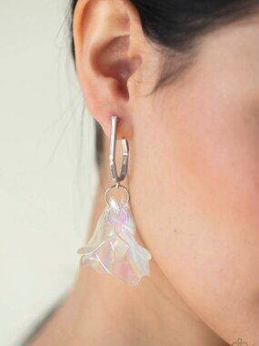 Paparazzi Jewelry Accessories - Jaw-Droppingly Jelly - Silver Earrings - Vintage